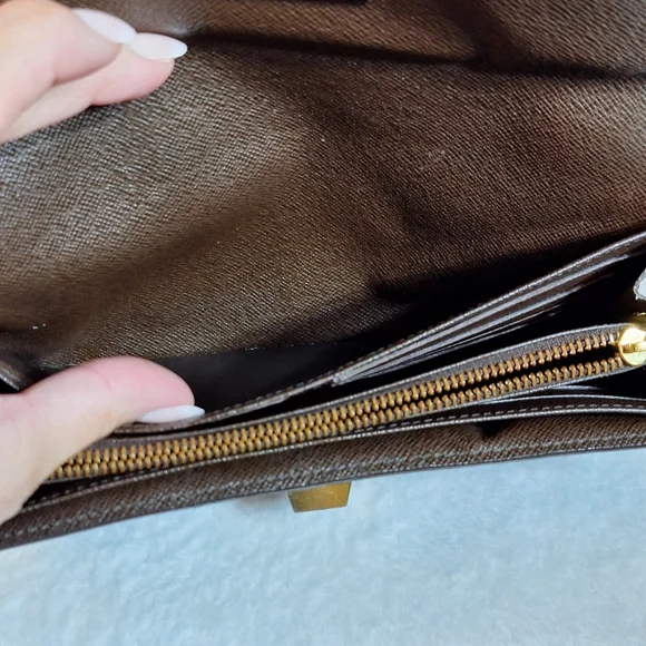 LV Besace Clutch Rosebery - Picture 9 of 16